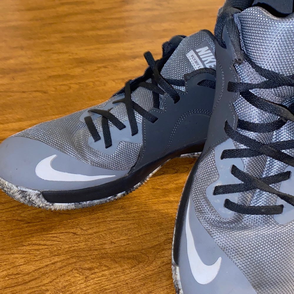 Nike fly by low size 12